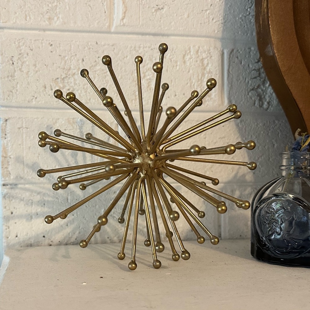 Gold wire spike decor shelf accent